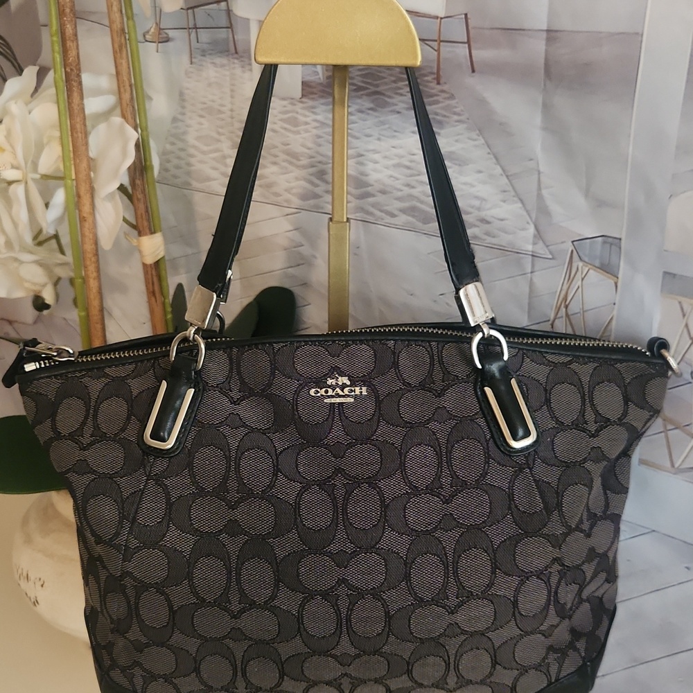 Bargain Coach! Grab Her Today! - Picture 1 of 14